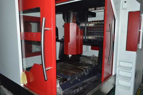 CNC模具雕銑機 CNC模具雕銑機