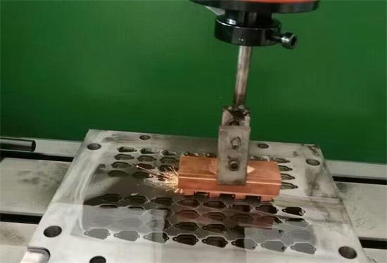 電火花機(jī)加工 電火花機(jī)加工